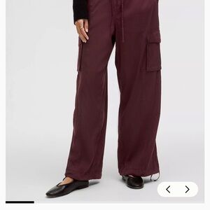 Lululemon Lightweight Adjustable Mid-Rise Cargo Pant (Garnet)